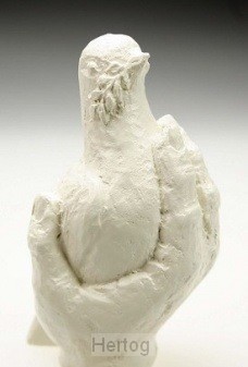 Beeld 1230.50 handje duif 11cm ivoor